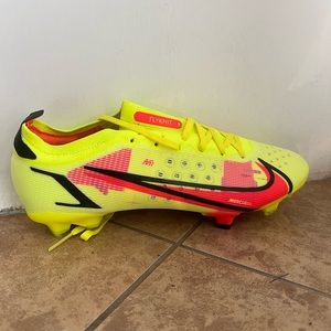 Soccer cleats Nike mercurial vapor 14 size 9